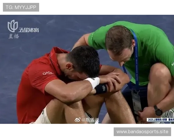 梅西注视下德约科维奇力克迪米特洛夫上演传奇对决 梅西注视下德约科维奇力克迪米特洛夫上演传奇对决