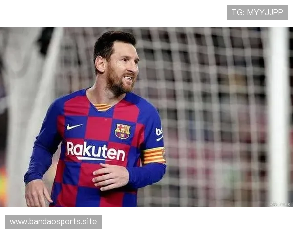 梅西与教练组积极互动新战术持续开发与尝试促进球队战术革新